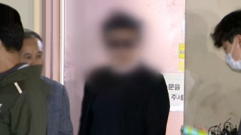 '경비원 폭행' 의혹 주민 11시간 경찰조사 받아…혐의 부인