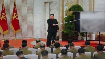 김정은, 중앙군위 확대회의 개최…20여일 만에 공개활동