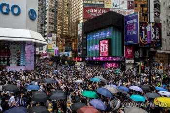 중국, 홍콩보안법 전면 지지…“홍콩의 장기적 안정 보장“