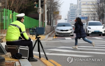 서울 초교 등하굣길에 경찰 800여명 배치…스쿨존 집중 단속