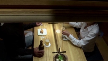 유튜브 영업, 전신 소독 뒤 입장…일본 '비대면 술집'