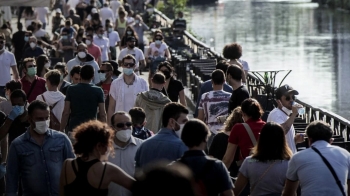 여름 맞는 유럽…빗장 풀자 거리로 쏟아져 나온 시민들