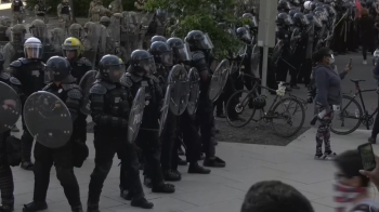 평화 시위에 최루탄…트럼프 “연방군 동원“ 강경 대응