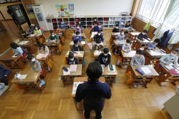 “코로나 휴교로 부족한 수업일수는 집에서“…일본 정부 방침 논란