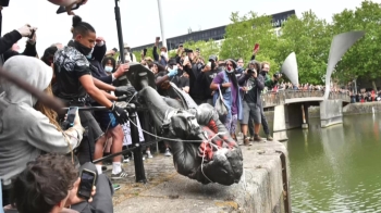 유럽 전역 집회…영국선 '노예무역상 동상' 강에 던져