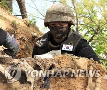 DMZ 화살머리고지 6·25 전사자 유해발굴, 중단 하루 만에 재개