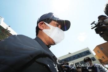 '라임 몸통' 김봉현, 241억 횡령 혐의 첫 재판 내주 열려