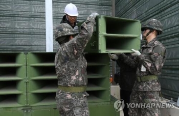 군, '확성기로 맞대응' 고심…북, 20여곳 설치·추가작업 계속