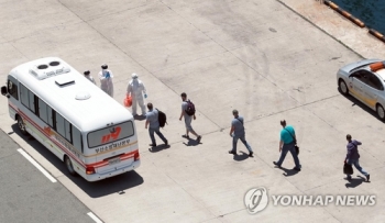 “러 화물선, 고열환자 3명 사전에 신고 안해…검역법 따라 조치“