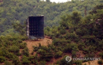 '군사행동 보류' 북한, 대남확성기 10여곳 사흘만에 도로 철거