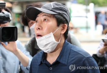 '대북전단 살포' 박상학 “김정은 폭정 계속된다면 계속 날릴 것“