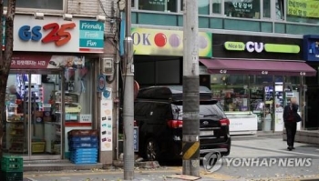 편의점주들 “최저임금 인하해야…임금 못줘 범법자될 판“