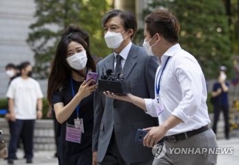 조국 “공수처 발족 험난…법원이 검찰 통제할 유일한 기관“