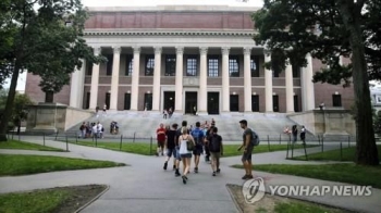 미, 온라인 수업만 듣는 외국인 유학생은 비자 취소·발급 중단