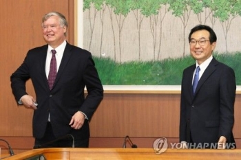 한미, 대북 대화재개 노력 계속…비건 “남북협력 강력 지지“