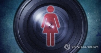 학교 화장실이 무섭다…현직 교사 불법촬영 카메라 설치 잇따라