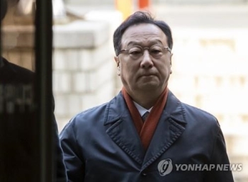 '인보사 의혹' 이우석 코오롱생명과학 대표 보석 석방