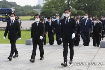 박의장 “헌법 개정 불가피…내년까지가 개헌 적기“