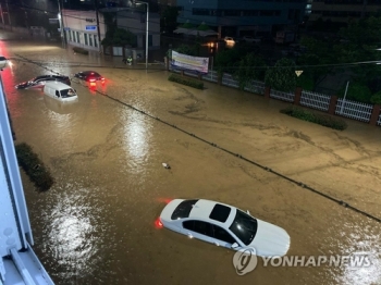 강풍동반 물폭탄에 전국서 피해 속출…곳곳 침수·도로통제