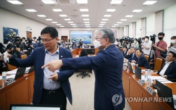 국토위 파행…통합, 부동산법 상정에 반발해 퇴장