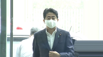 일본 언론 “아베, 집무실서 피 토했다“…정부는 부인