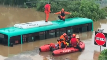경기 북부, 밤새 '뜬눈'…물에 잠긴 시내버스서 승객 구조