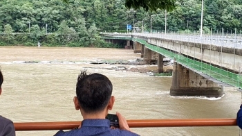 춘천 의암댐서 경찰선 등 3척 전복…사망 1명·실종 6명