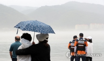 '의암댐 사고' 경찰정 옆으로 누운 채 발견…실종자는 찾지 못해