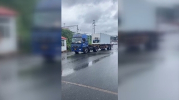 [영상] 중국에서 북한으로…트럭들이 넘어간 까닭은?
