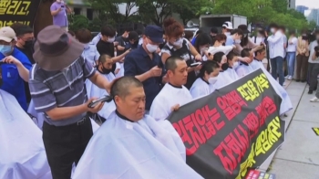 거리로 나온 인천공항 노동자들…“직고용 기대했다가 실직“