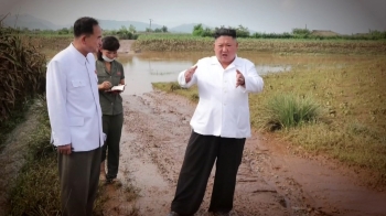 북한, 폭우 피해 첫 공개…방역 중시 '외부지원 사절'