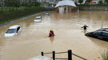 기습 폭우에 침수까지…내주 목요일 태풍 '바비' 관통
