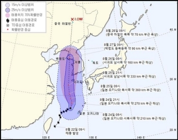 제대로 걷기 힘든 강력 태풍 '바비' 북상…내일 제주부터 영향권