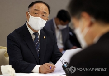 홍남기 “시장에 뿌리박힌 '부동산 불패론' 반드시 끊어내겠다“