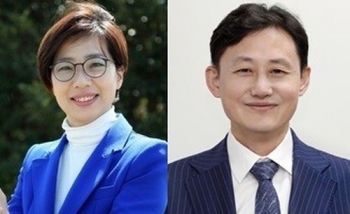 문 대통령 비서진 개편완료…정무 배재정·국정홍보 윤재관