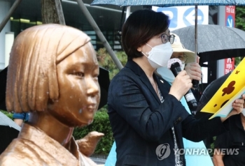 정의연 “위안부 피해자 16명만 생존…日 차기 총리 사과해야“