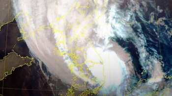 경상도 관통한 태풍 '마이삭', 동해 앞바다로 빠져나가