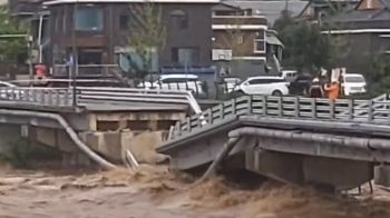 강릉, 폭우로 침수 피해 속출…교량 끊겨 주민 긴급 대피