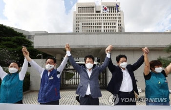 전교조 7년 만에 합법화…노동부, 법외노조 통보 취소