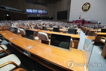 국회 출입기자 또 확진…개방 이틀만에 다시 부분폐쇄