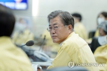 문 대통령, 태풍피해 긴급점검회의…“긴장 유지해야“