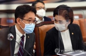 김현미 “전셋값 불안 불가피…몇개월 있으면 안정 찾을 것“