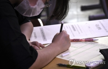 수능 전 마지막 모의평가 응시 재수생들 “고3이 더 유리할 것“