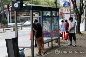 정부 “비수도권 '거리두기 2단계' 연장 여부 주말께 발표“