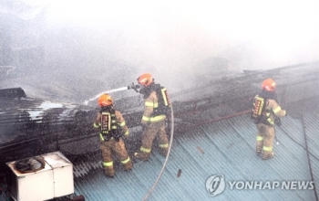 “하필 대목 앞두고“…청량리 전통시장 화재에 상인들 망연자실