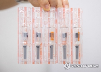 정부 “독감백신 상온노출로 접종중단…500만 도즈중 일부 노출“