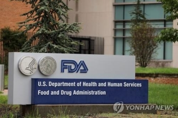 대선전 긴급승인 물건너가나…“미 FDA, 코로나 백신 기준강화“