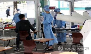 직장-요양시설-어린이집 곳곳 집단감염…코로나19 지속 확산