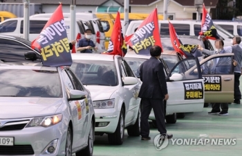 개천절 차량시위 참가 운전자에 40∼100점 '벌점' 부과