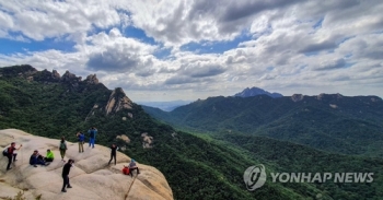 당국 “가을 산행서도 코로나19 감염 위험…단체산행 자제해야“